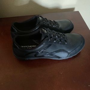 Skechers black sneaker